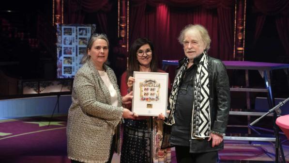 Deutsche Post-Vorständin Nikola Hagleitner mit Bernhard Paul, Gründer und Direktor von Roncalli