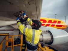 Refueling of a DHL Cargo plane