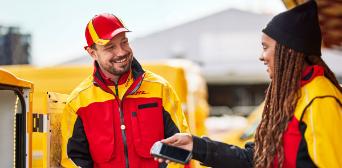 A male and a female DHL-worker talking to each other.