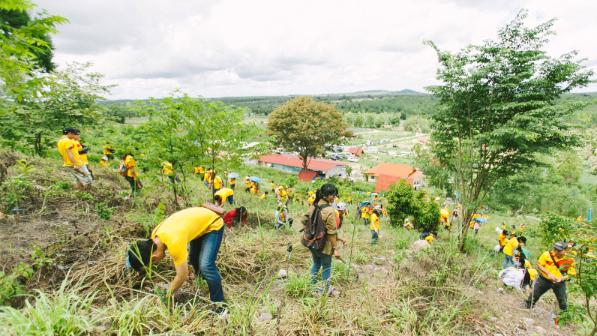 Volunteering activities at a steep hill.